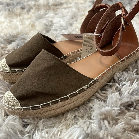 Old Navy Espadrille Flat - Picture 4 of 4